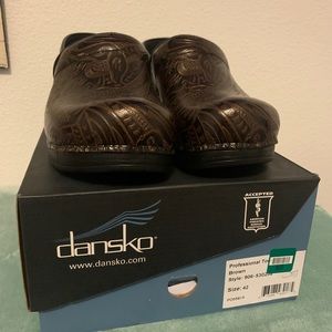 DANSKO BROWN SIZE 42